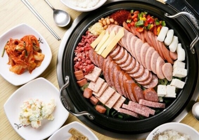 "2살도 1인 1메뉴, 싫으면 나가라"…부대찌개집 진상 취급 사연에 갑론을박