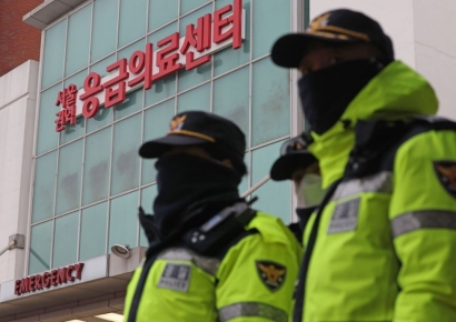 '이재명 피습사건' 목격자 "지지자인데 소리지르고…처음부터 이상했다"