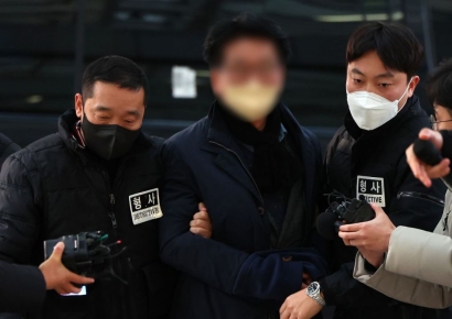 '이재명 습격' 60대 남성, 충남서 부동산중개업…이르면 오늘 구속영장