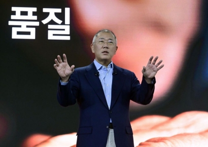 전기차공장서 새해 메시지 남긴 정의선 "전동화 혁신, 전 세계로"
