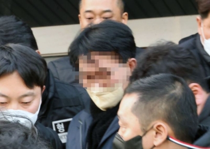 이재명 습격 60대, 압수수색 영장 발부… 새벽 부산 연제경찰서 유치장 입감