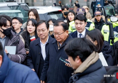 [포토]서울대병원 나서는 김부겸 전 총리