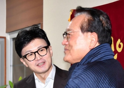 [포토] 대한노인회장과 만난 한동훈 비대위원장