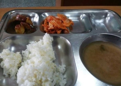 "죄수의 밥상이 더 낫다"…구내식당 들어선 직장인들의 탄식