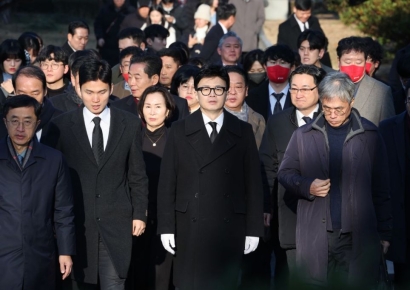 한동훈 광주 방문…5·18 민주묘지 참배