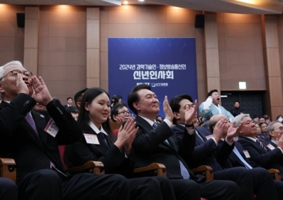 과학기술계 달래는 尹…"R&D 예산 획기적으로 올릴 것"(종합)