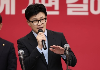 與, 교총 회장·학폭 전문 변호사 영입… 한동훈 비대위 첫 영입 인사