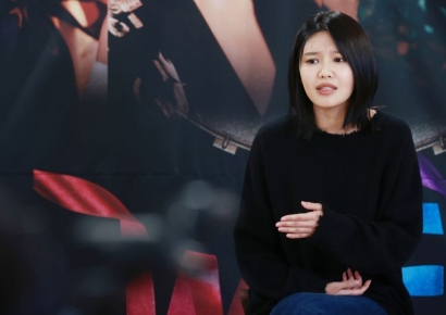 "소녀시대 수영 노출 연기하자 '대포카메라' 꺼냈다"…연극 도중 발칵
