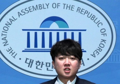 노인 지하철 무임승차 설전…이준석 "공정성 문제" VS 김호일 "적자는 방만경영 탓"