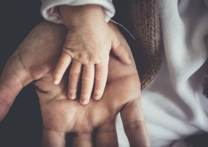 "나도 손주 갖고 싶어"…'시급 4000원'에 아이 봐주는 美 노인들