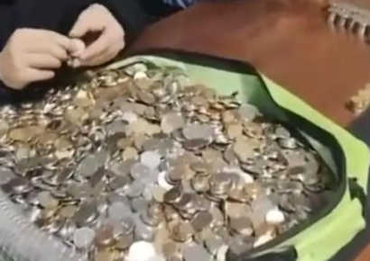 동전으로 밀린 관리비 낸 中 상가주인…"직원들 괴롭히는 건 무슨 고약한 심보냐" 비난