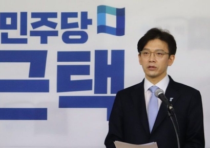 女비서에 "너네 같이 잤냐, 부부냐?"…민주, 현근택 성희롱 논란 조사