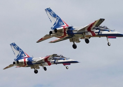 대만 독자개발 신형 고등훈련기 추락…조종사 무사히 구조 