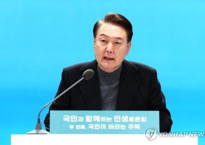 尹 "30년 이상 주택, 안전진단 없이 재건축"(상보)