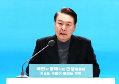 윤 대통령 "30년 이상 노후화 주택은 안전진단 없이 재건축"