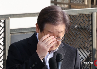 [포토]눈시울 붉히는 이재명대표