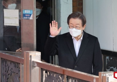이재명, 피습 보름 만에 당무 복귀…17일 최고위 주재