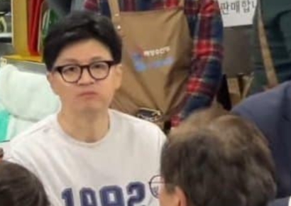 실검 1위 찍은 한동훈의 '1992 셔츠'…'죽어도 자이언츠' 소환