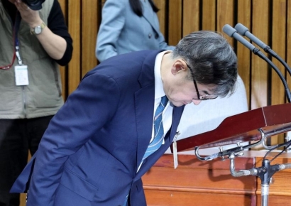 [포토] 인사하는 조태용 국정원장 후보자