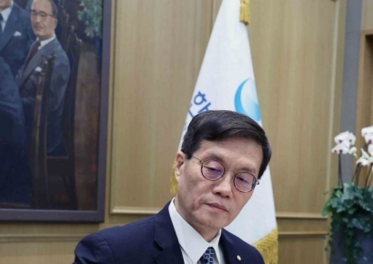 이창용 "금리 인하 논의 시기상조...추가인상 필요성은 낮아져"