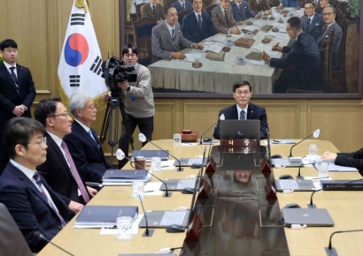 [금통위poll]③"내수부진은 고금리·부동산·고물가 때문"