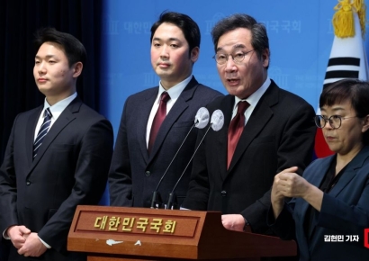 [포토] 이낙연, 민주당 '방탄 정당'으로 변질 '탈당'