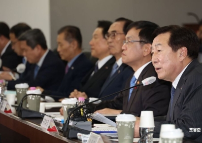 [포토] 인사말하는 김기문 중앙회장