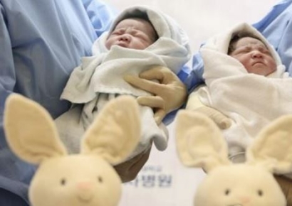 저출생 추가 대책 발표…"웨딩업체 직권조사·공공임대 출산가구 1순위로"