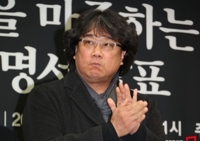 [포토]눈시울 붉히는 봉준호 감독
