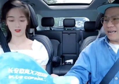 "앞자리 앉으세요"라던 택시기사…승객 앉자 갑자기 꺼낸 물건