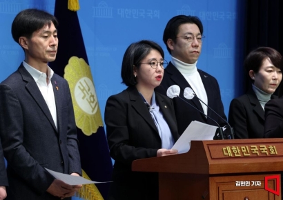 [포토] 용혜인, 민주당에 '비례연합정당' 결성 제안‥"반윤 연합 이뤄야"