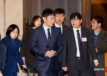 [포토]여신금융회사 CEO 간담회 참석한 이복현 금융감독원장