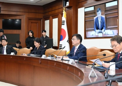 "민생회복이라면 뭐든 한다"…설 성수품 60% 할인에 노후차 개소세도 인하