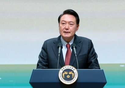 尹대통령 "교권확립 방안 찾을 것…교육 혁신속도 높여야"(종합)