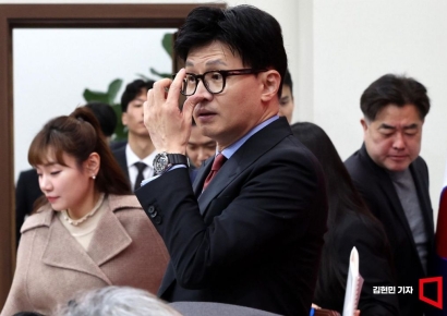 [포토] 한동훈 "출판기념회 통한 정치자금 수수 금지법 추진"