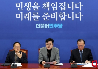 [포토] 홍익표 "'코리아 디스카운트' 최대 불안 요인은 대통령"