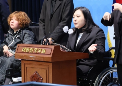 민주당 장애인委 동반 탈당…홍서윤, 미래대연합 합류