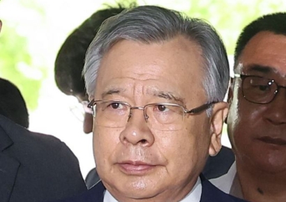 檢, '대장동 50억 클럽 의혹' 박영수 前특검에 '징역 12년' 중형 구형