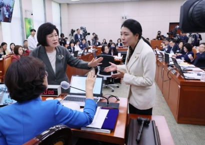 공공서비스로는 버거운데…국회에 갇힌 '아이돌봄' 대책