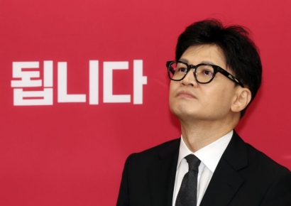[尹-韓갈등 관전포인트]②'중도확장' 노린 약속대련일까