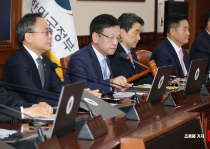 [포토]국무회의 주재하는 최상목 경제부총리