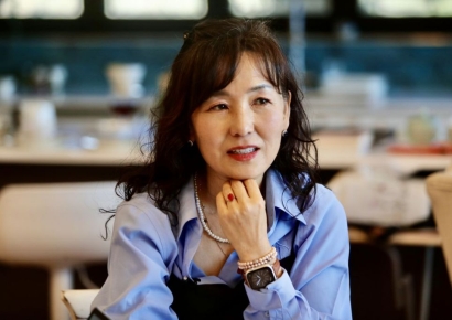 조국 수호했던 공지영 "욕 먹으며 감쌌는데 배신감"