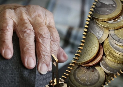 [보험사, 시니어 공략]④장수할수록 늘어나는 환급금? 전에 없던 보험 구조도