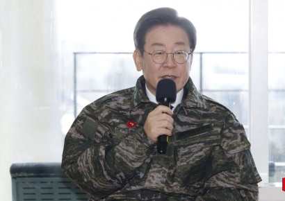 [포토] 이재명, 해병대 장병 격려 방문…'군 처우개선' 공약 발표