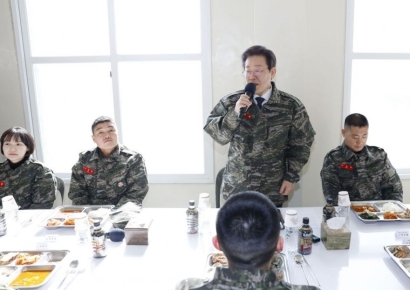 [포토] 이재명 "군장병 헌신·노력에 특별한 보상하는 게 공평"