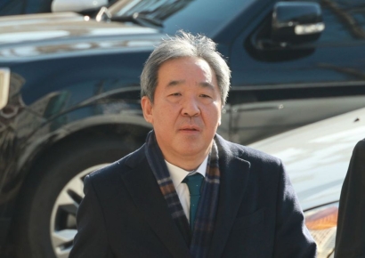 尹 "정치인 테러, 국민 테러와 다름없어"…정무수석, 배현진 의원 병문안 