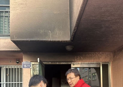[포토] 부산 사상 덕포동 화재현장 찾은 예비후보
