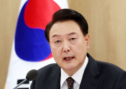 尹 "국민 제때 제대로 치료 받는 게 복지 핵심·국가 헌법 책무"