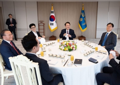 尹·韓 엿새만 재회…"중대재해처벌법 국회 협상 이어가야"(종합) 