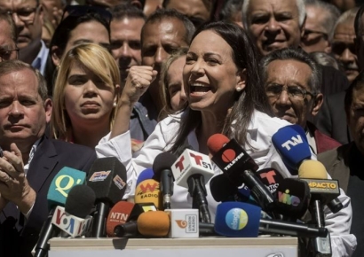 트럼프에 노벨상 헌납한 마차도…노르웨이선 비판 쇄도